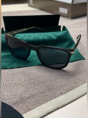 David Beckham DB 1076/S Black Square Sunglasses Gold Detail Modern Classic New